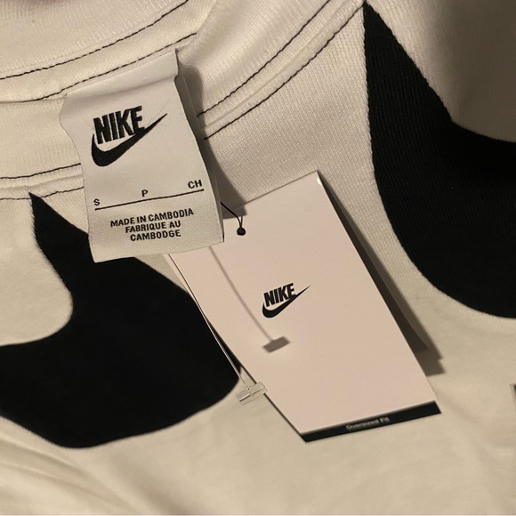 BNWT Nike Crop Top - Picture 2 of 3